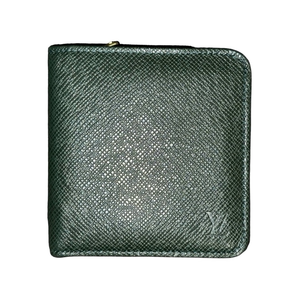 Louis Vuitton Taiga Leather Rare Vintage Zip Bi-Fold Wallet
